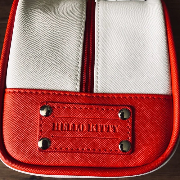 HELLO KITTY-NWT Faux Leather Square Wristlet - Picture 4 of 15